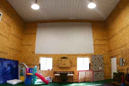 Relaxing 8 acres, Large Family Getaway plus Giant Pool, Hot tub, Sports Complex, photo 4