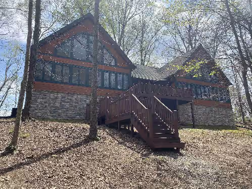 Luxury Lake House with DIRECT LAKE ACCESS. Tennis/PICKLEBALL/Basketball Court