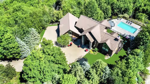 Spectacular home with breathtaking views of MontTremblant, minutes from resort.