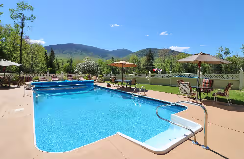 12 BR/13.5 BA Inn w/ Views of White Mountains & Heated Pool, photo 5