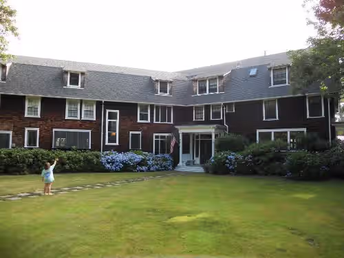 Stunning Historic Estate Private Beach, Tennis Court Near Newport & Narragansett