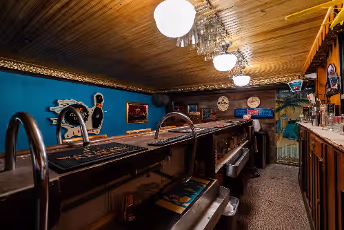 The Downtown Omaha Oasis over 10,000 sq ft includes arcade & rooftop w/ hot tub, photo 5