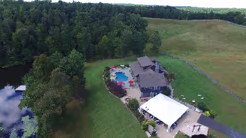 SECLUDED 50 acres/2 LAKES/LOG CABIN/SLEEPS 20/POOL/RED RIVER GORGE/CAVE RUN LAKE