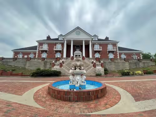Kentucky's Majestic Mountaintop Estate: The Bluegrass Palace, photo 5