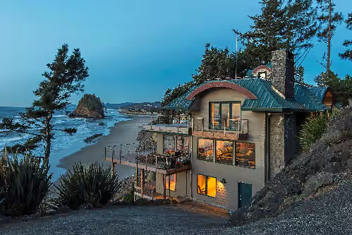 6 BDRM OCEAN FRONT WITH AMAZING VIEWS, HOT TUB, WIFI Sleeps 16, beach access