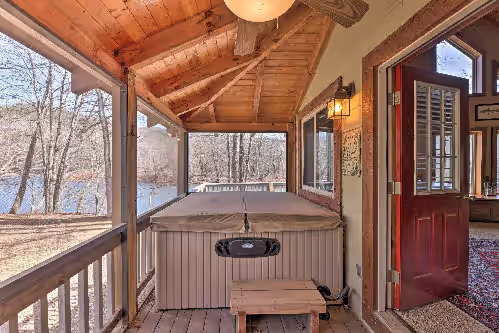 Serenity on the River Luxe Lewisburg Cabin, photo 3