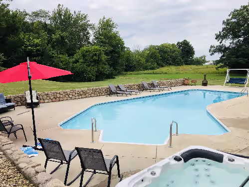 Inviting family retreat with a seasonal saltwater pool, gymnasium and privacy, photo 2