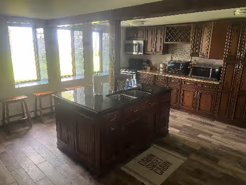 Historic lakefront lodge with full bar, sauna, private boat ramp, photo 5