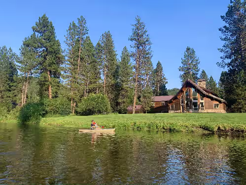 Stunning Cabin with Clubhouse on River! Wooded Retreat with Kayaks! Pickleball!
