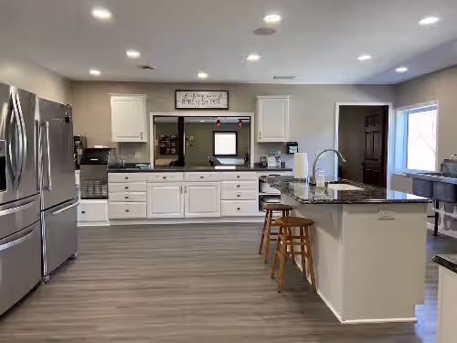 13-Bedroom Family-Friendly Lodge. Quiet. Spacious. 2 Ponds. Pet-free, photo 4