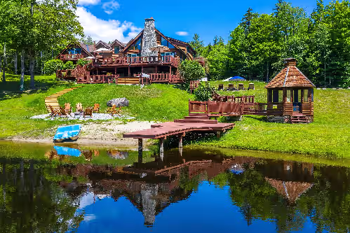 Beautiful Lakeview Log Cabin on 60Acre Property