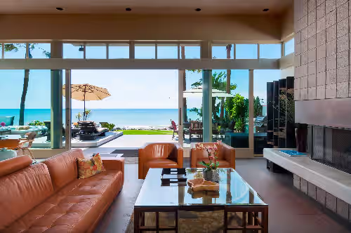 LARGE CONTEMPORARY HOME ON THE SAND, HOT TUB, CHEFS KITCHEN, ENDLESS VIEWS