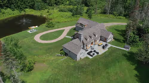 Greystone Manor An isolated 30 Acres in Stowe, with Hot Tub!!!