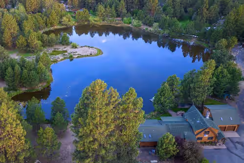 Risa Cabin: Hot Tub, Private Lake Reviews, Deals & Photos 2026, photo 2