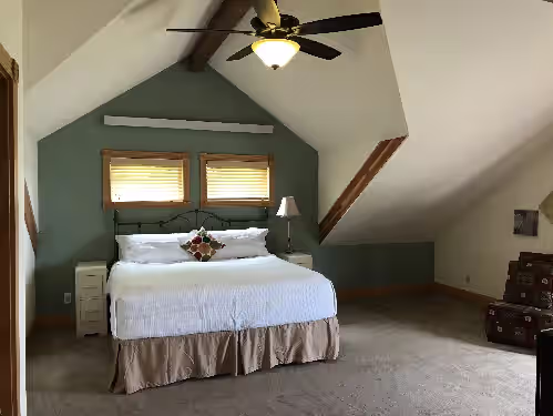 Master - King bed at Beautiful Lakefront home on the Flats, sleeps 7, Heated garage, SnoBear