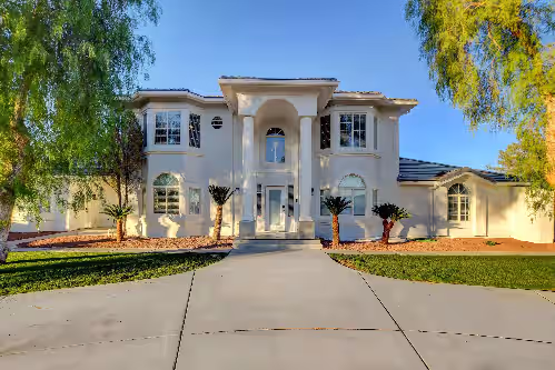 New Luxury resort home minutes to the strip!