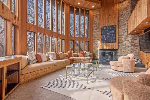 MCM Luxury Lodge - 2+ Acres & Pool