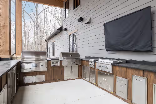 Scenic River Front Lodge With A Fire Pit And Outdoor Kitchen, photo 3