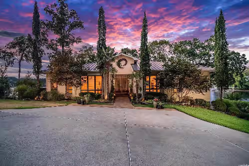 Lakefront Oasis - Luxury Lake Hamilton 6BR/4.5BA