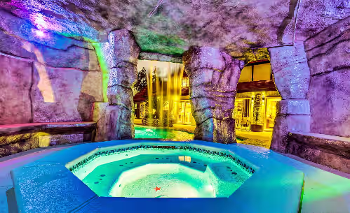 The Ultimate Utopia Mansion - Modern-Traditional 8BD/8BA Villa w/ Resort-Style Pool and Karaoke Room