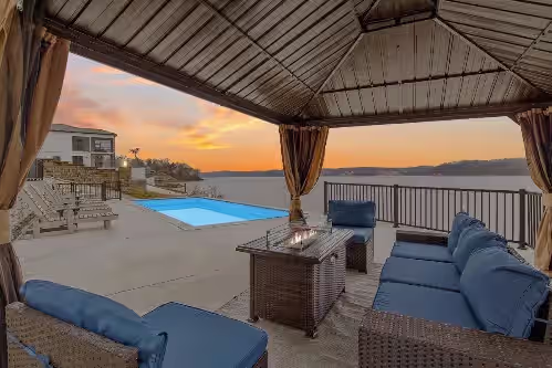 Luxury Lake House Private Pickleball Ct & Pool