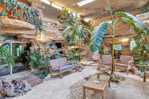 17-acre Private Oasis estate with, an indoor pool, and private lake, sleeps 16