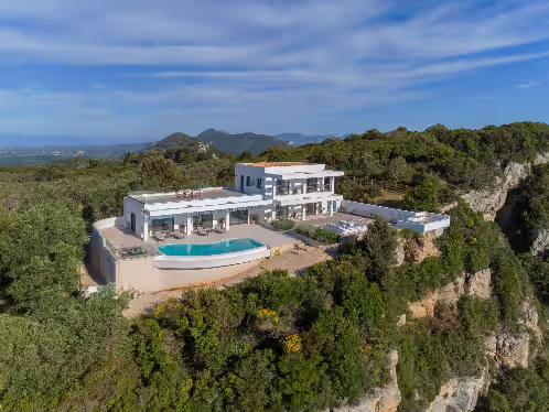 The Clifftop Villa Ensconced in Nature's Magnificence