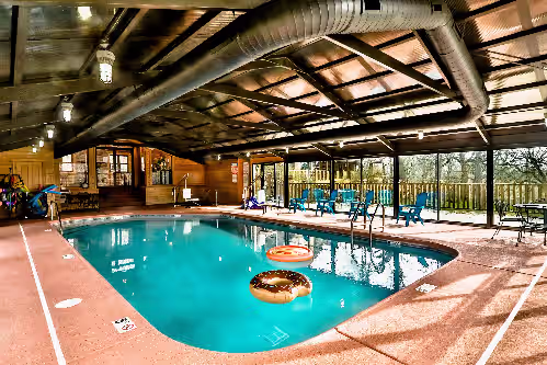 Kilbuck Creek ~ Indoor Pool & Jacuzzi ~ Sleeps 40, photo 2