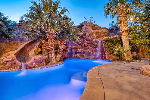 Mollie's Landing: Private Pool + Hot Tub, Basketball, Pickleball. 7 Bdrs